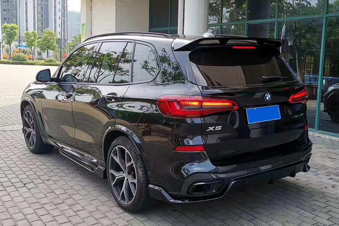 BMW X5 G05 (din 2019 încoace) Pachet aerodinamic compatibil cu pachet M, vopsit negru lucios