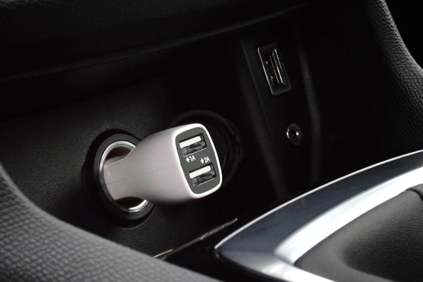 Incarcator auto USB alb Sturdo, 2xUSB, 2A