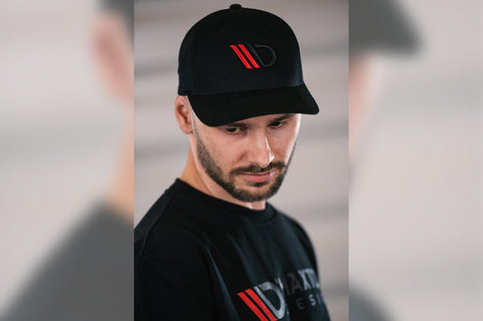 Sapca neagra Maxton Design cu logo rosu