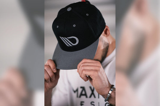 Sapca neagra Maxton Design cu logo gri
