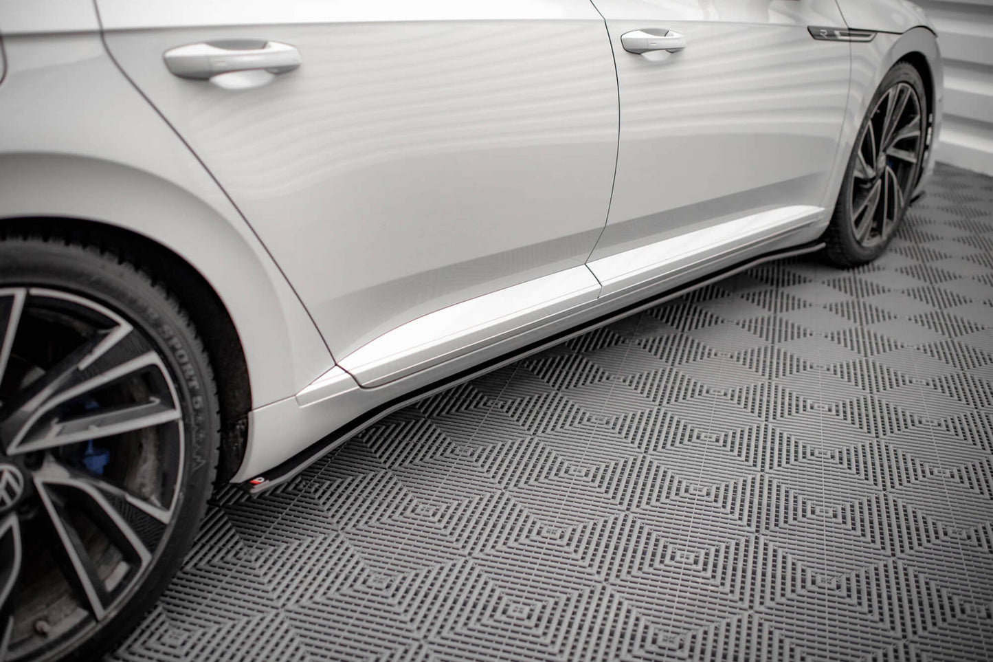 Insertii praguri Maxton Design versiunea 2 pentru Volkswagen Arteon R, R-line dupa 2020, negru mat
