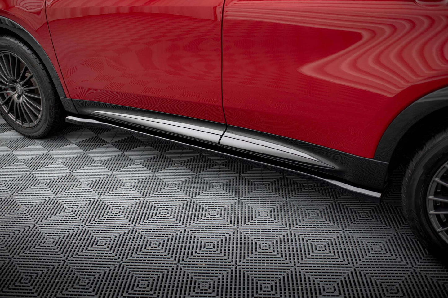 Maxton Design add-on-uri pentru Alfa Romeo Tonale praguri din 2022, negru lucios