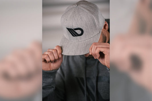 Sapca gri Maxton Design cu logo negru