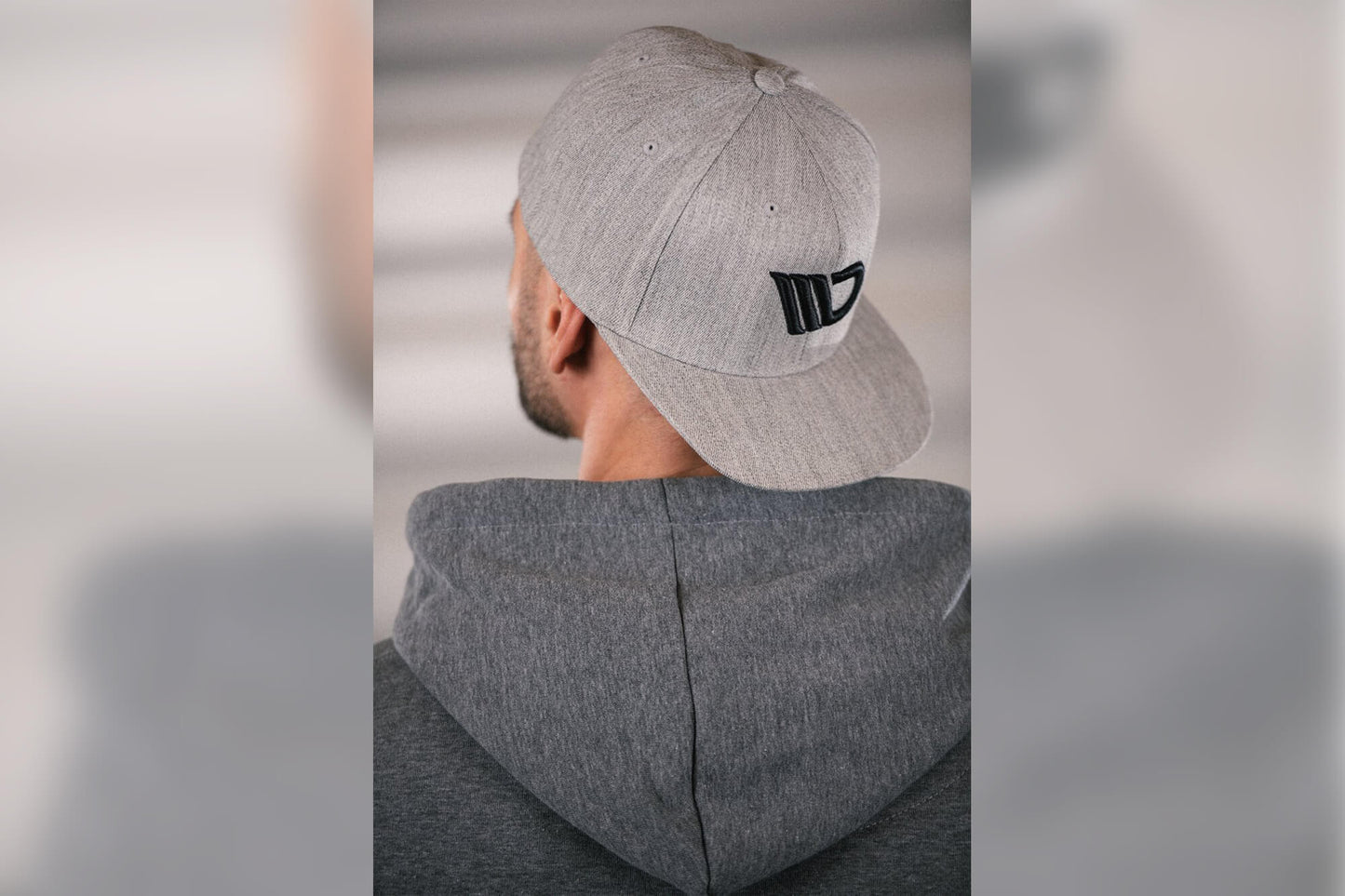 Sapca gri Maxton Design cu logo negru