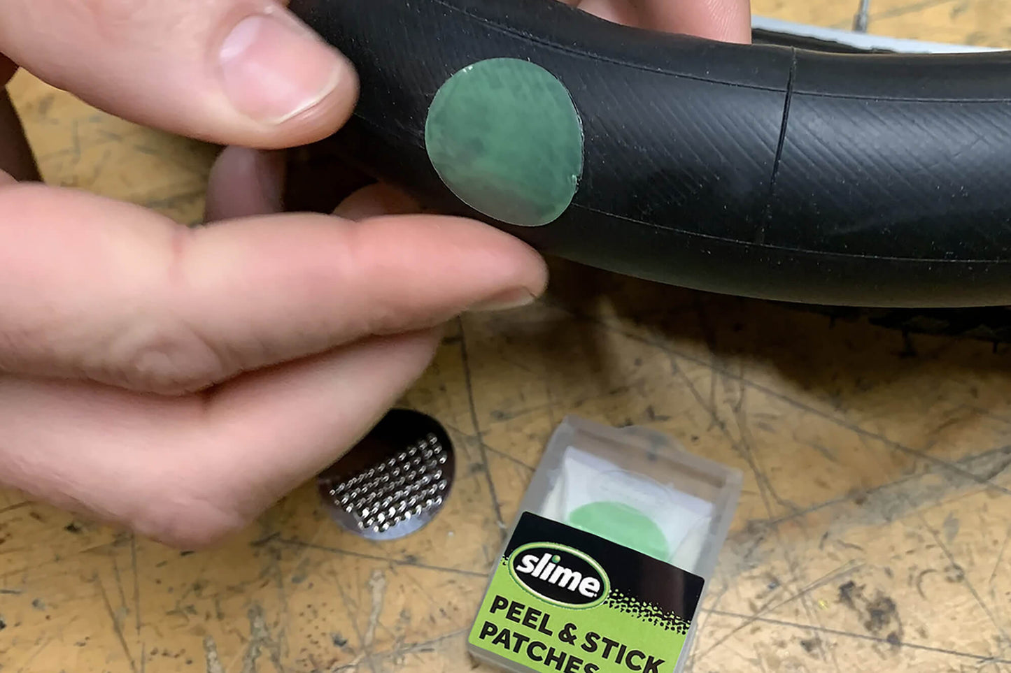 Plasturi autoadezivi Slime Peel & Stick + leviere pentru repararea camerelor de bicicleta