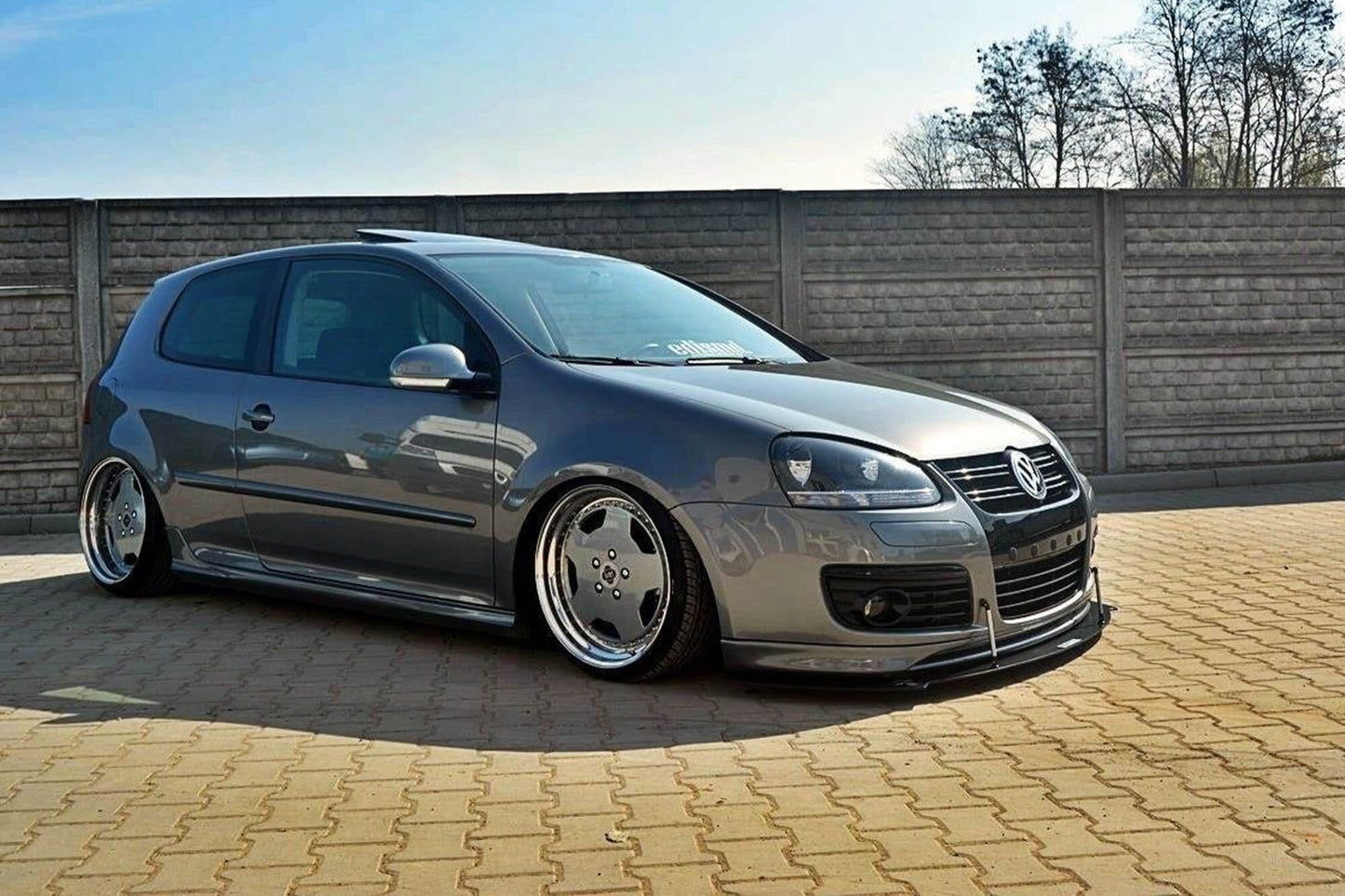 Spoiler Maxton Design tip Racing pentru bara fata GTI VW Golf V 30TH (2003-2008), negru mat