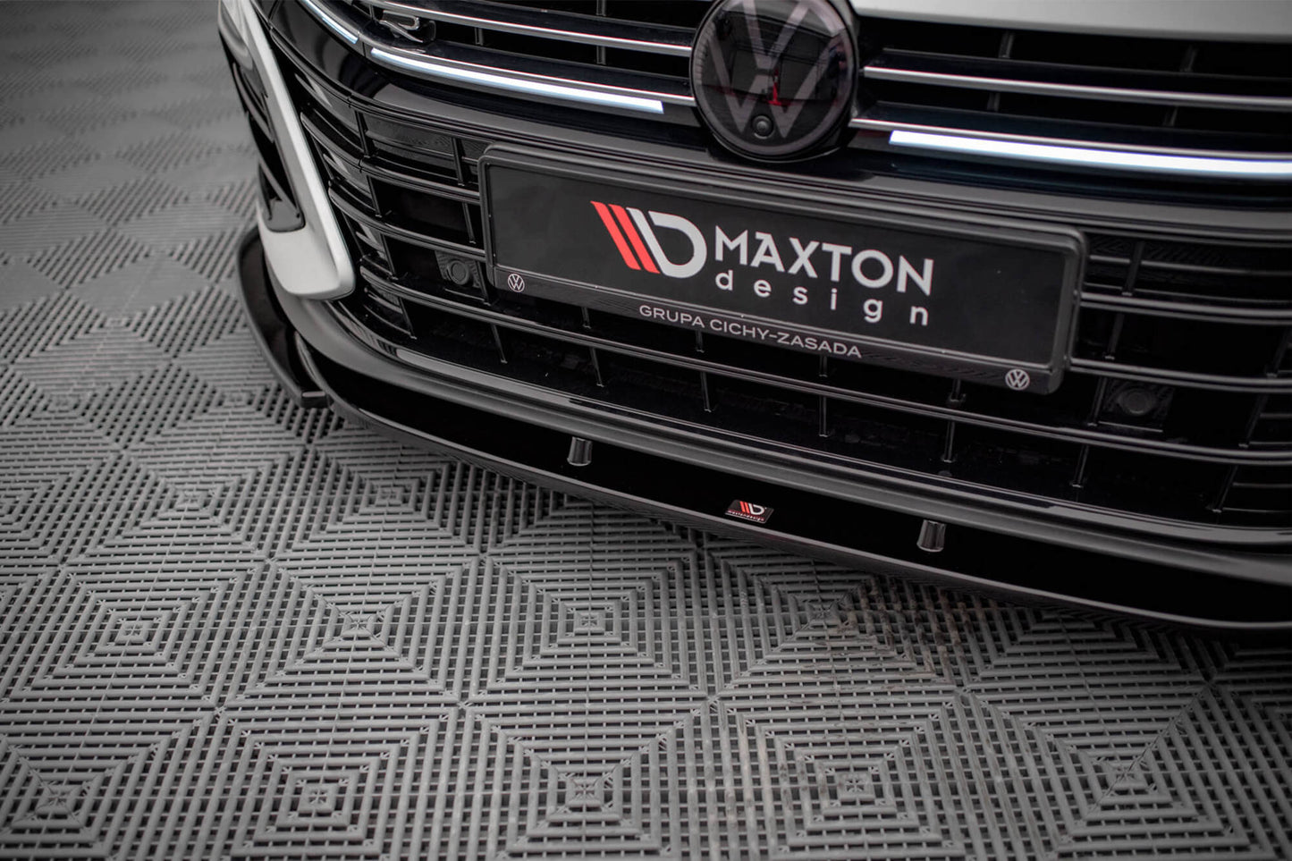 Splitter Maxton Design versiunea 2 pentru bara fata Volkswagen Arteon R (dupa 2020), culoare negru lacuit