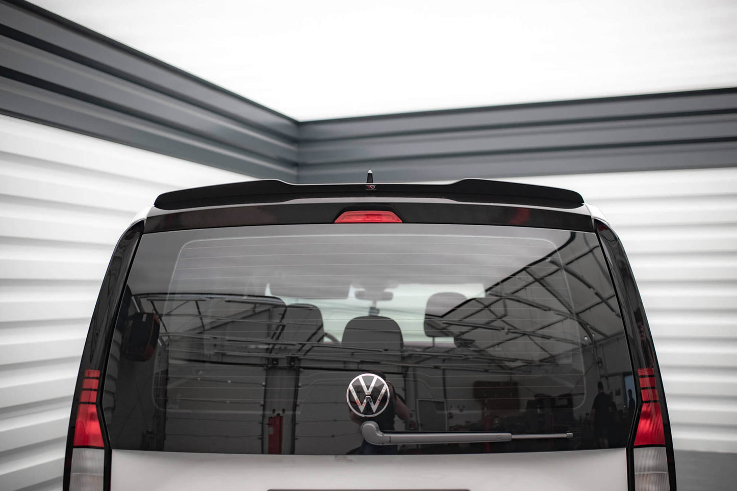 Spoiler hayon Maxton Design pentru VW Caddy dupa 2020, negru mat