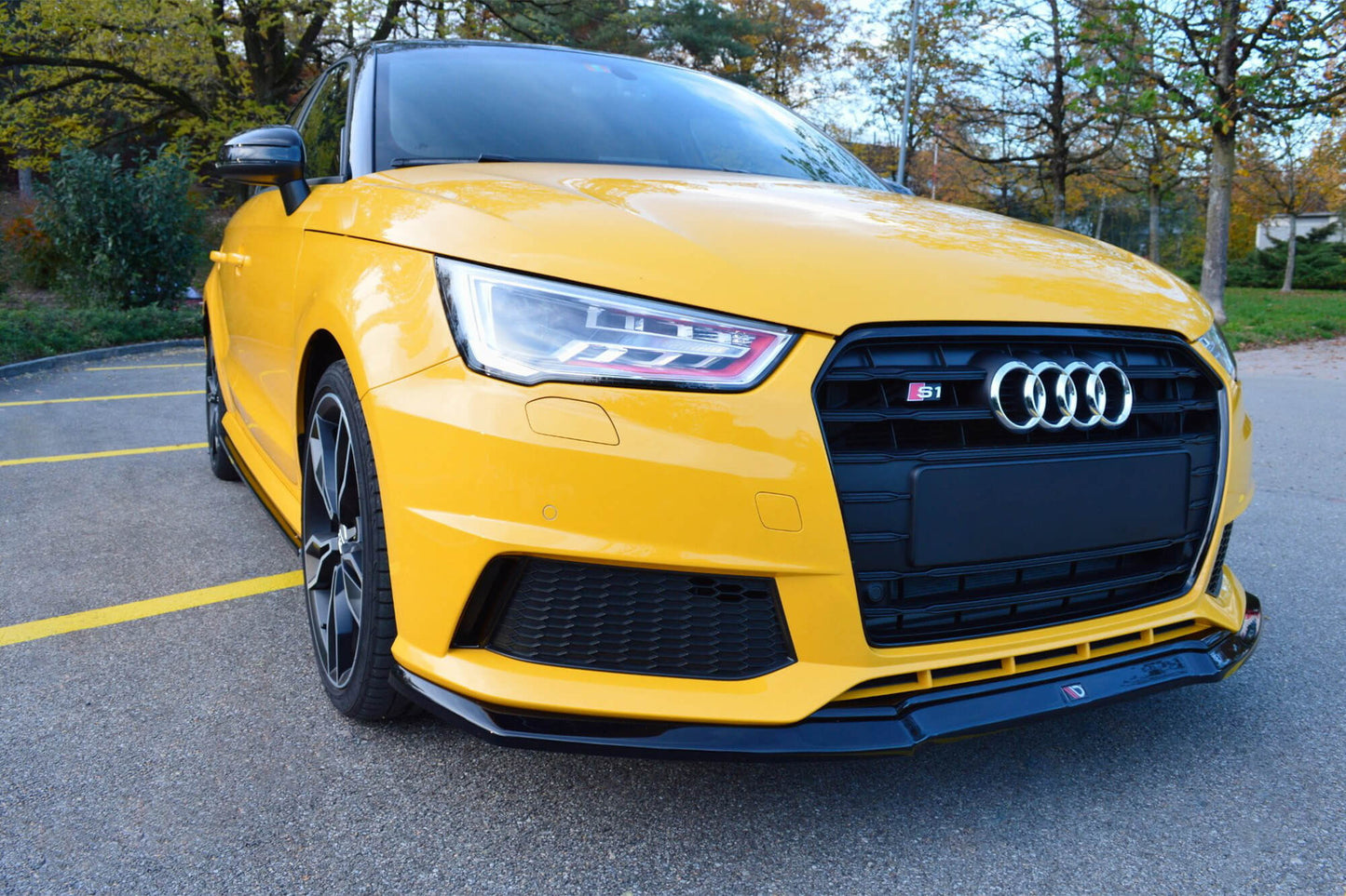 Spoiler Maxton Design pentru bara fata S1 a Audi A1 8X din 2014-2018, culoare carbon