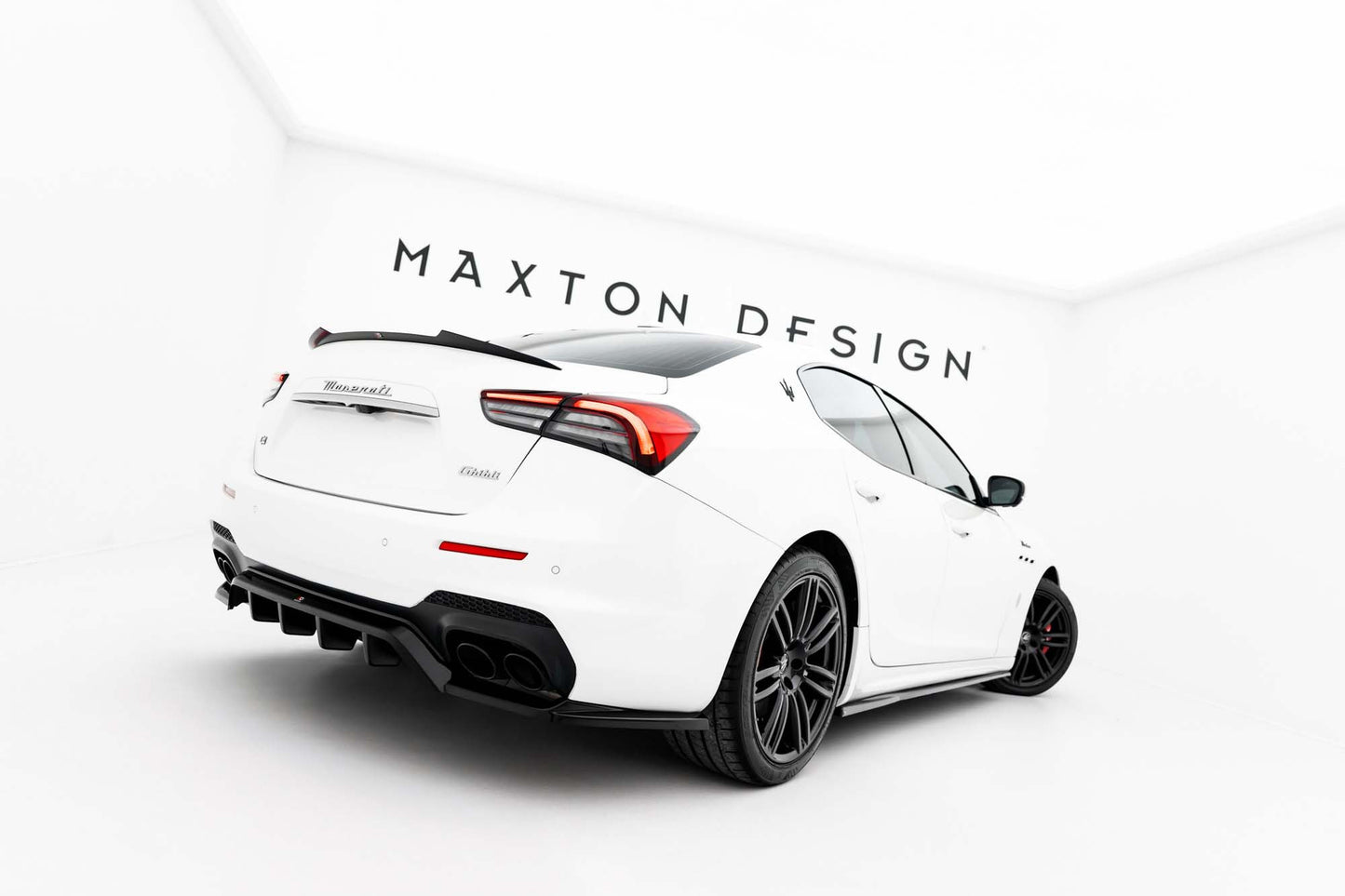 Maxton Design Splitter bara spate pentru Maserati Ghibli Modena (2017-2020), lac negru