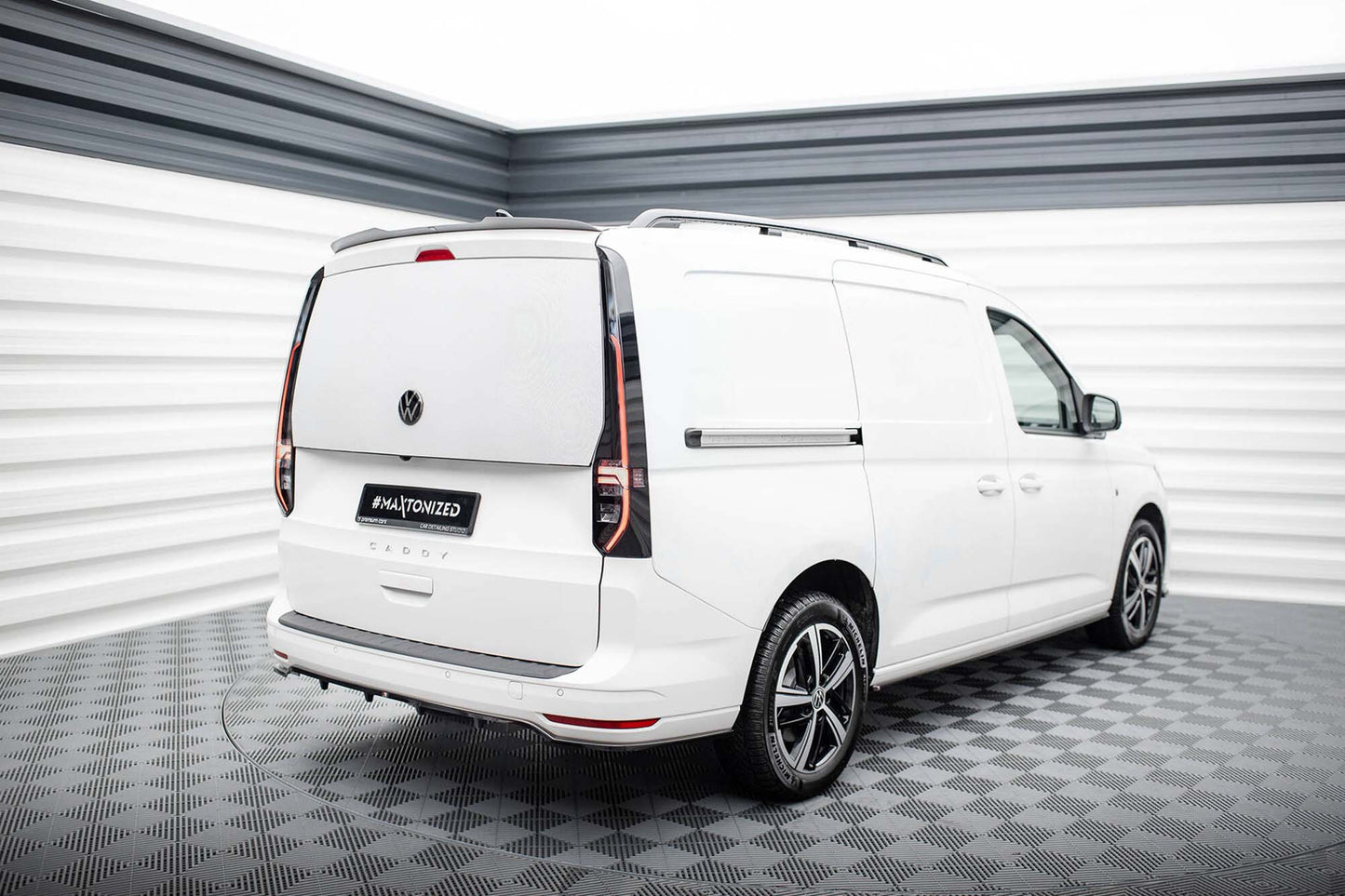Maxton Design spoiler bara spate pentru Volkswagen Caddy Maxi (dupa 2020), negru lacuit
