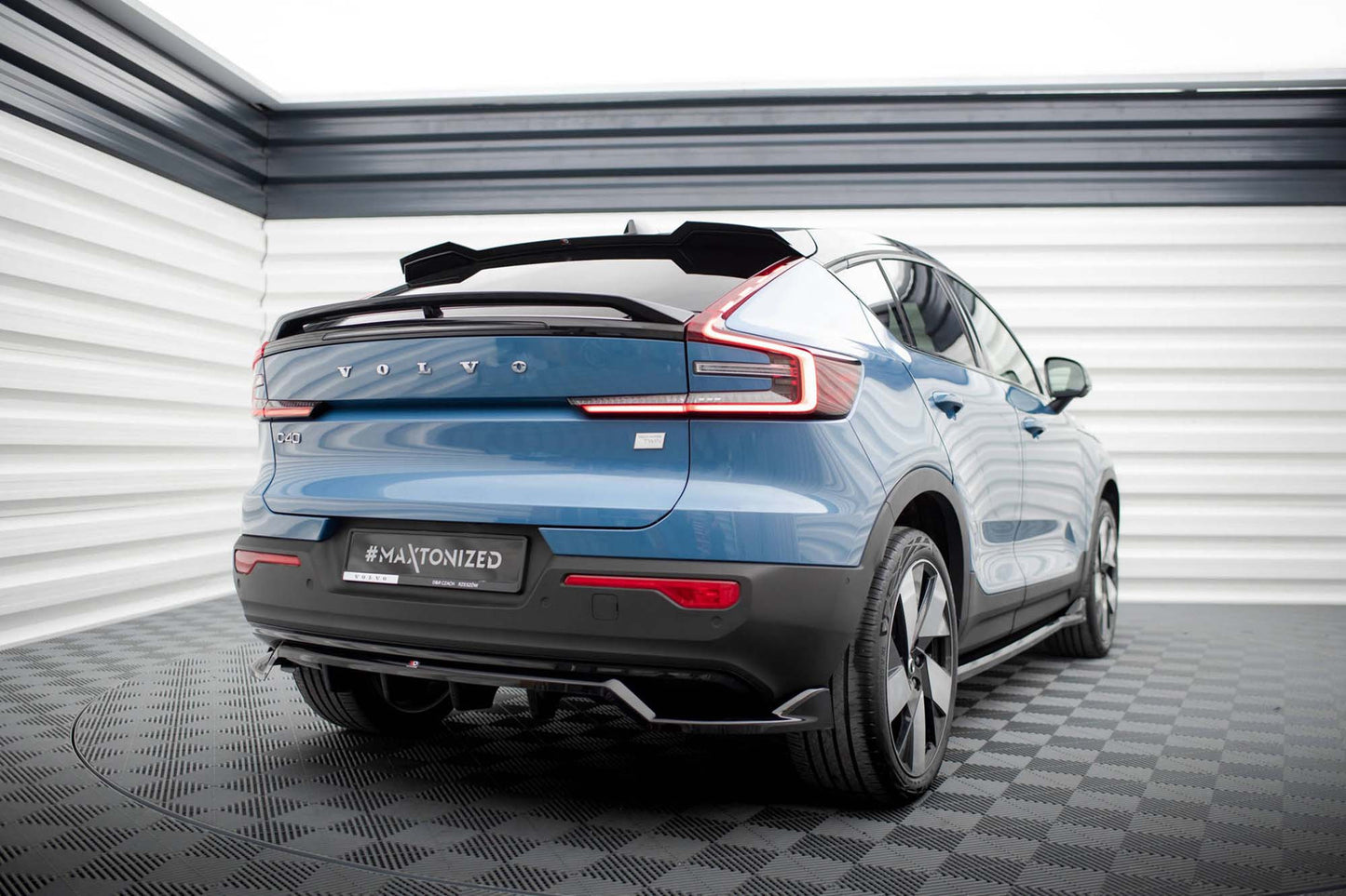 Spoiler / Difuser Maxton Design pentru bara spate Volvo C40 (dupa 2021), negru lucios