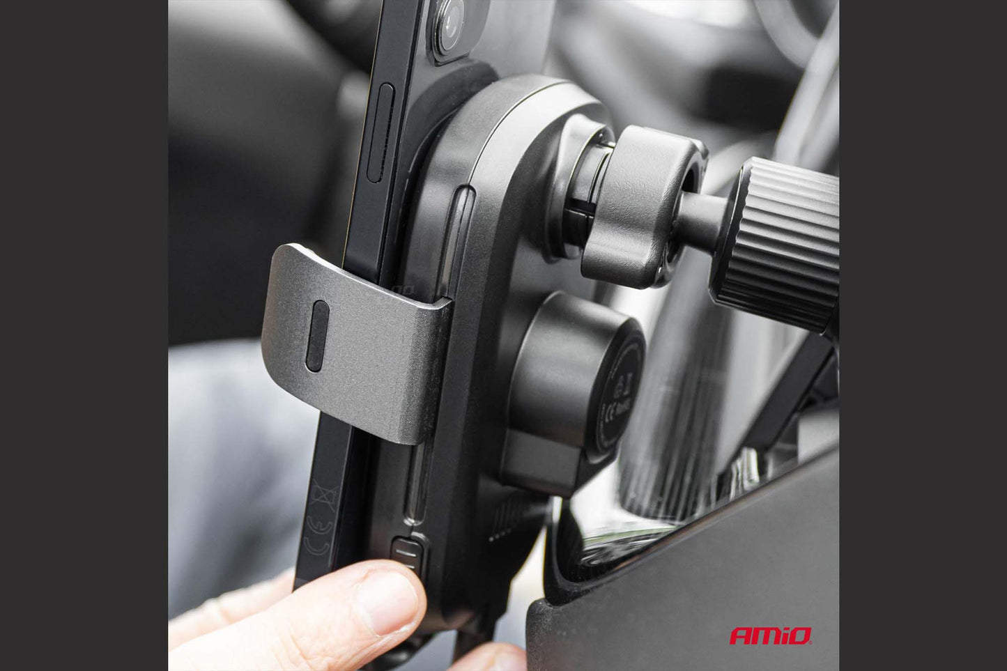 Suport Amio pentru telefon cu incarcare wireless Quick Charge 15W – montare pe grilele de ventilatie