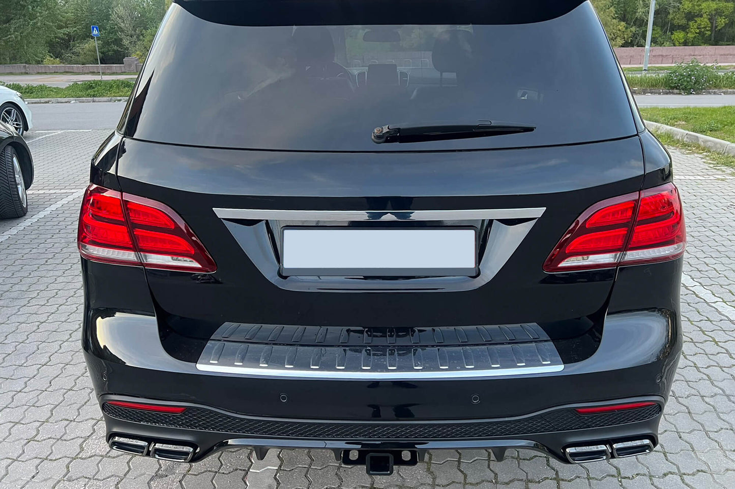 Pachet tuning tip 63 compatibil cu Mercedes GLE W166 (2015-2018) cu grilă GT