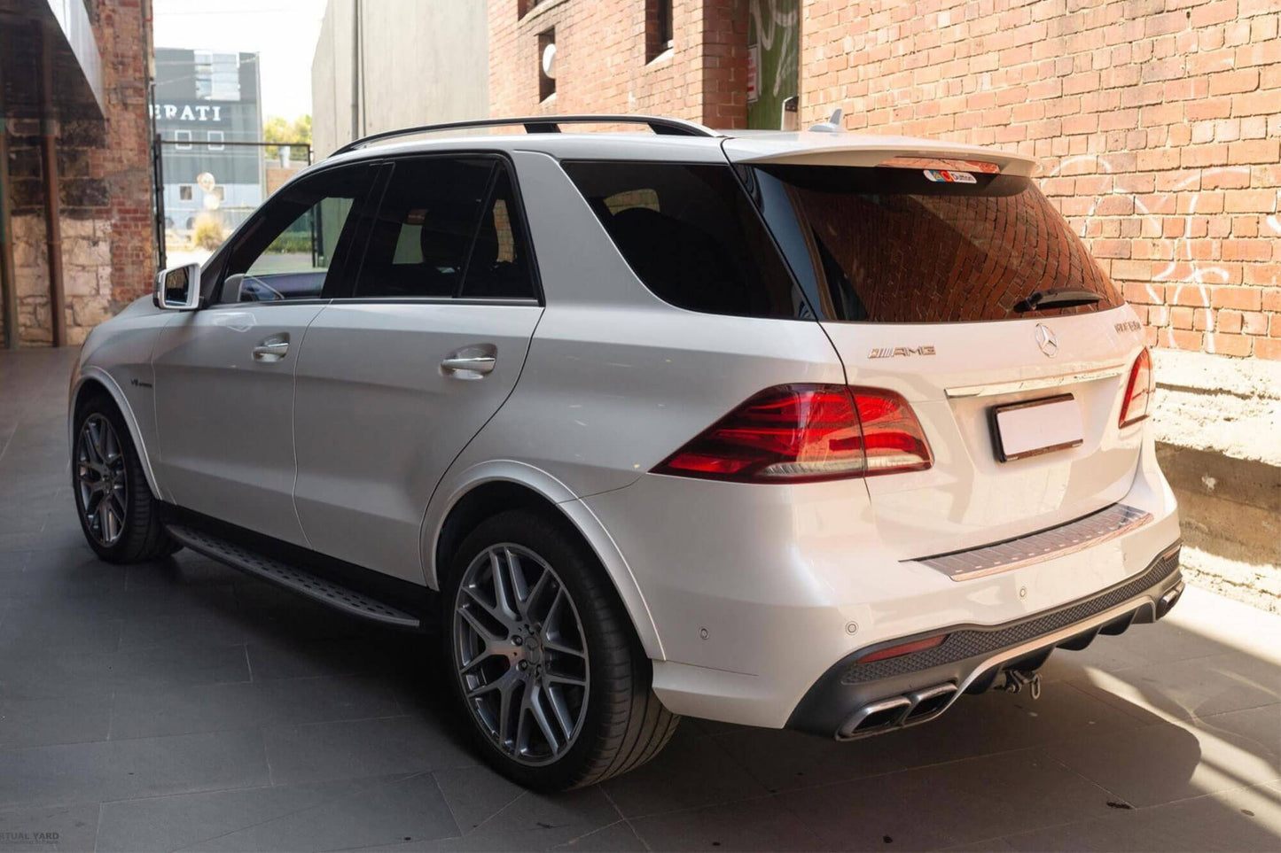 Pachet tuning tip 63 compatibil cu Mercedes GLE W166 (2015–2019) cu bara spate