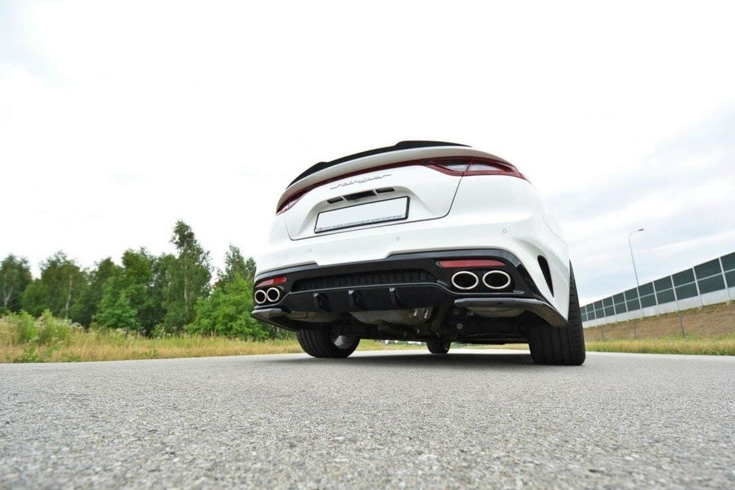 Maxton Design difuzor spate insert pentru Kia Stinger (2017+), finisaj negru lucios