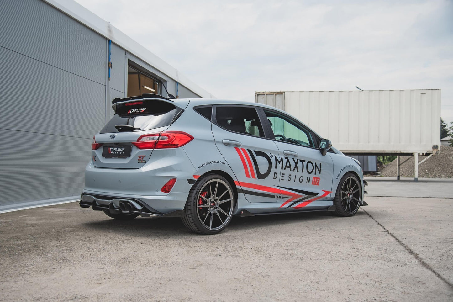 Maxton Design insert „Racing type” pentru bara spate a Ford Fiesta ST (dupa 2018), mat negru