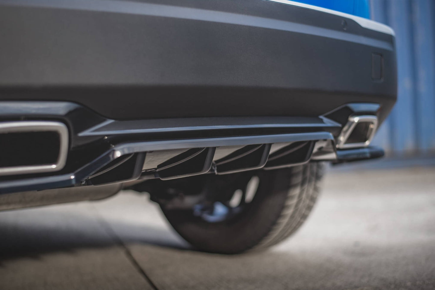 Maxton Design extensie bara spate cu nervuri verticale pentru Peugeot 2008 dupa 2019, culoare carbon