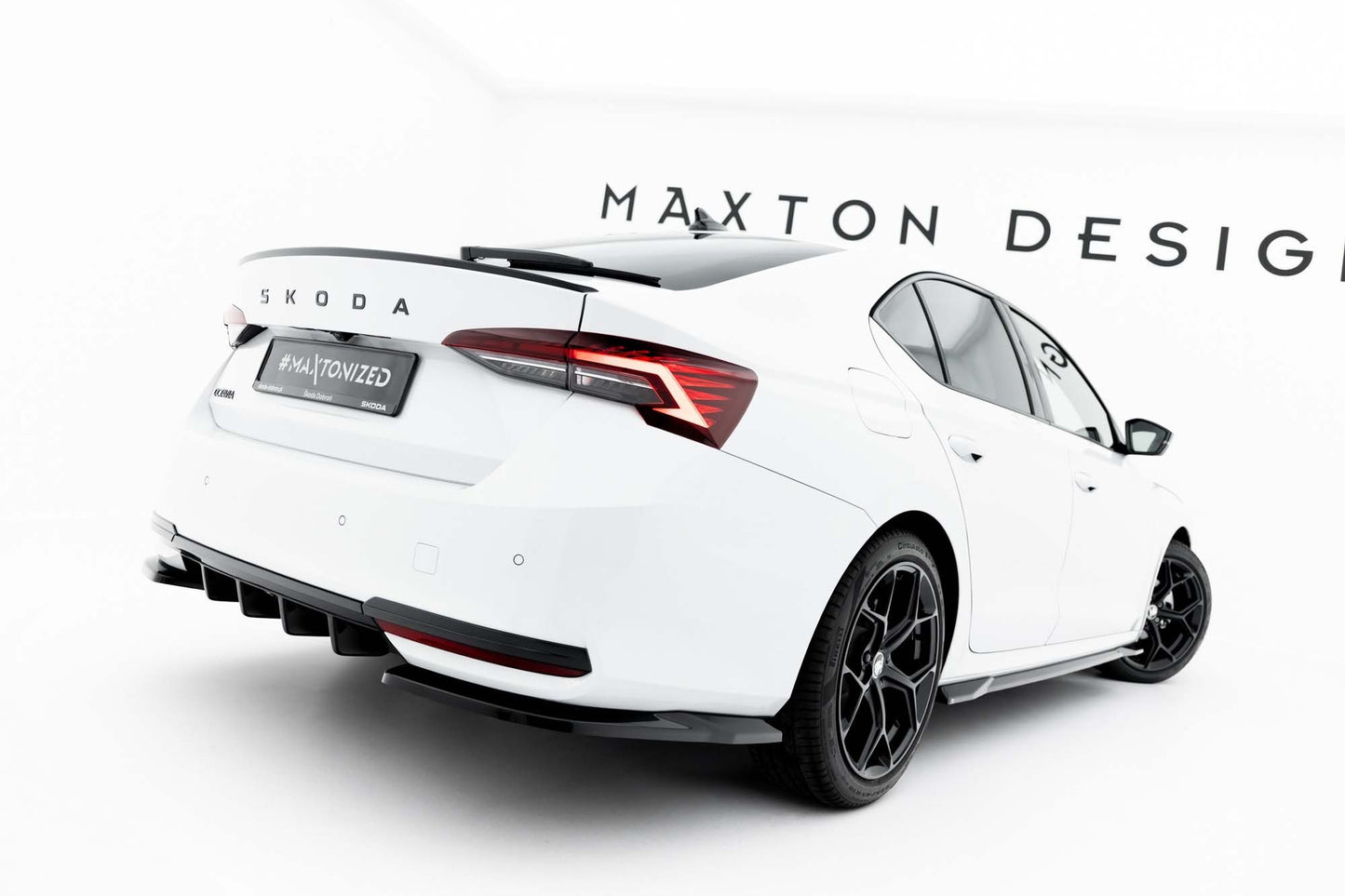 Maxton Design insert difuser pentru Skoda Octavia Sportline Liftback si break (dupa 2024), negru lac