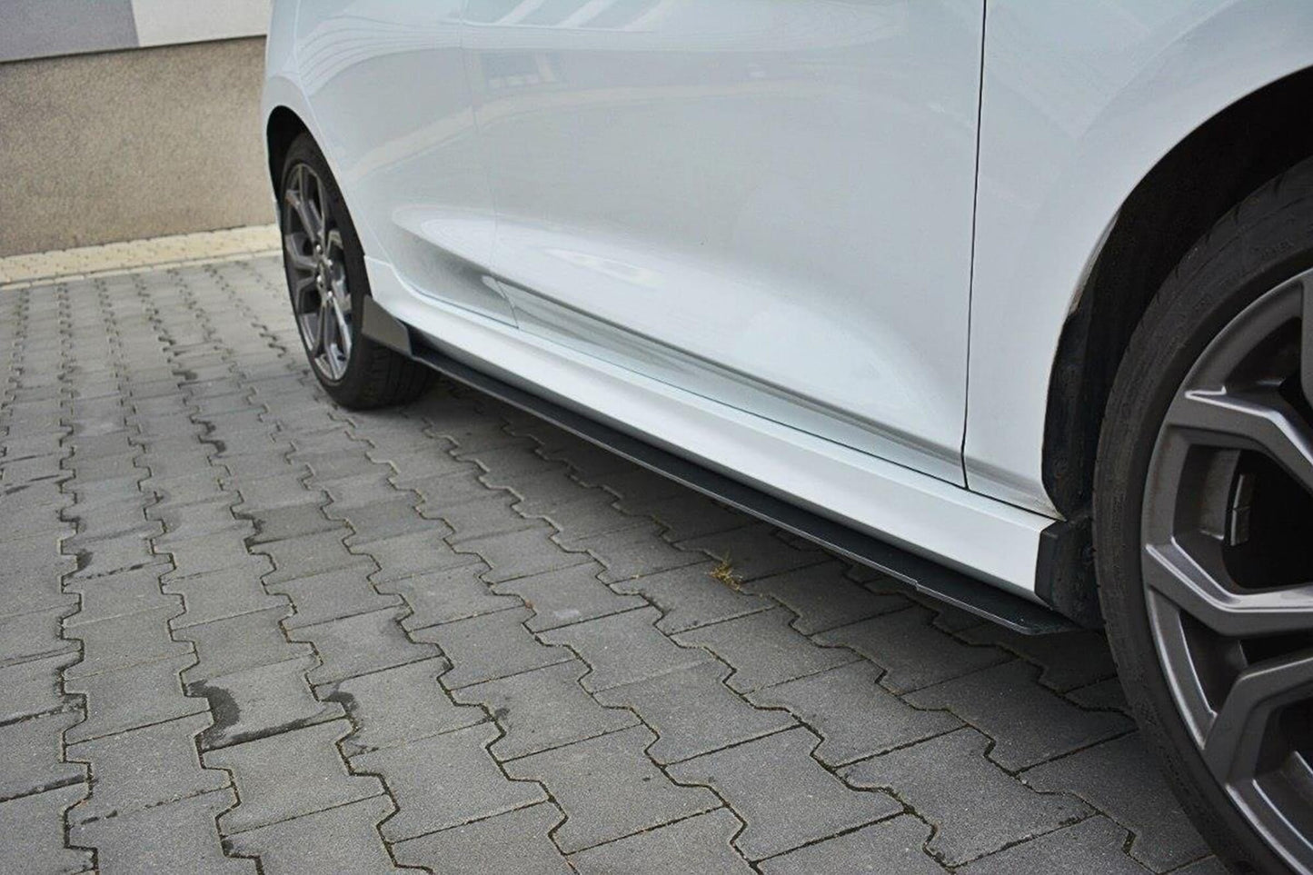 Maxton Design extensii laterale tip Racing versiunea 1 pentru Ford Fiesta ST / ST‑Line (dupa 2017), mat negru
