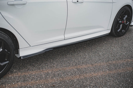 Maxton Design inserturi praguri tip ST pentru Ford Focus 2012-2018, mat negru