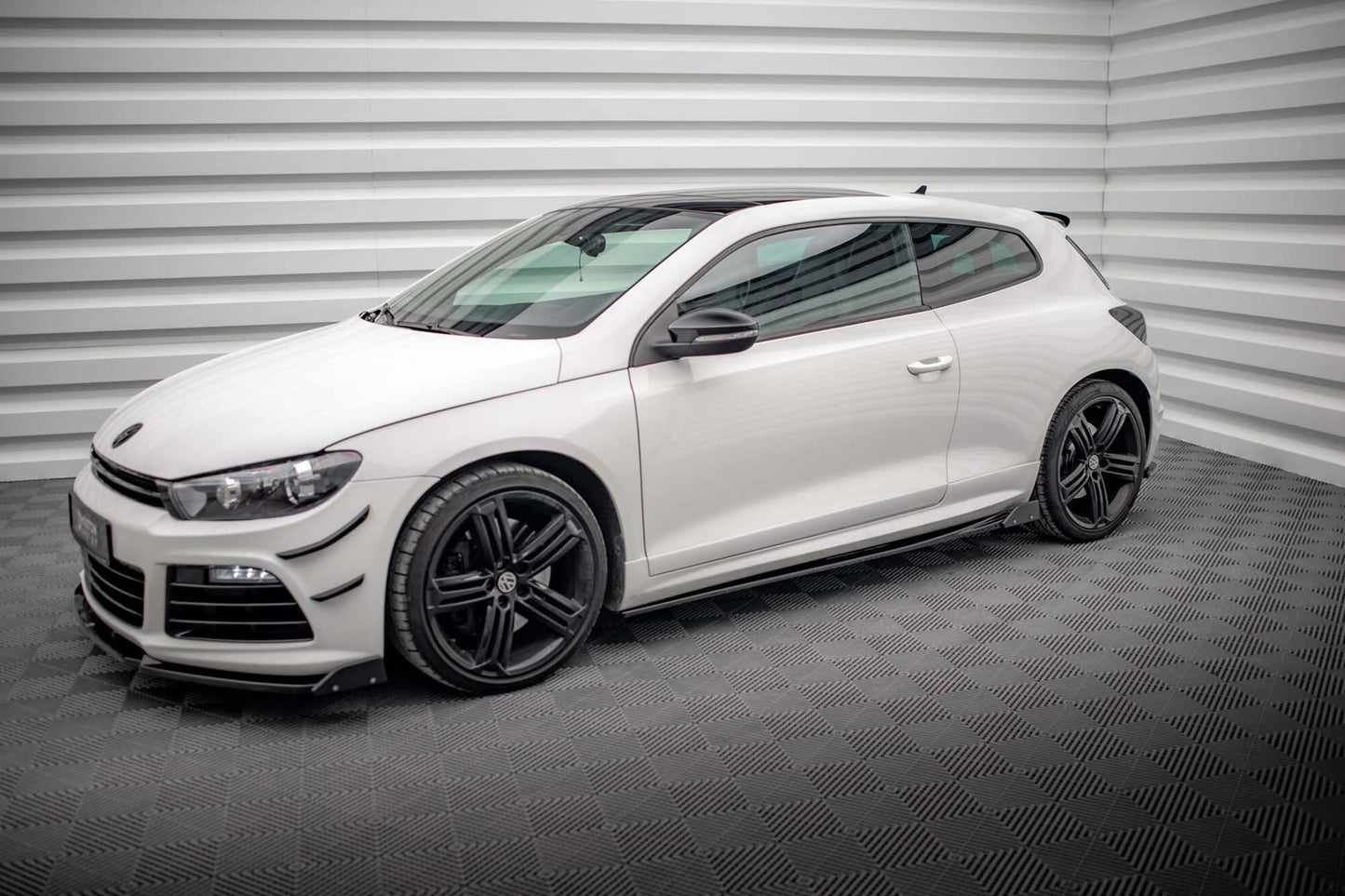 Praguri Maxton Design versiunea 2 pentru Volkswagen Scirocco R (2008-2014), lac negru