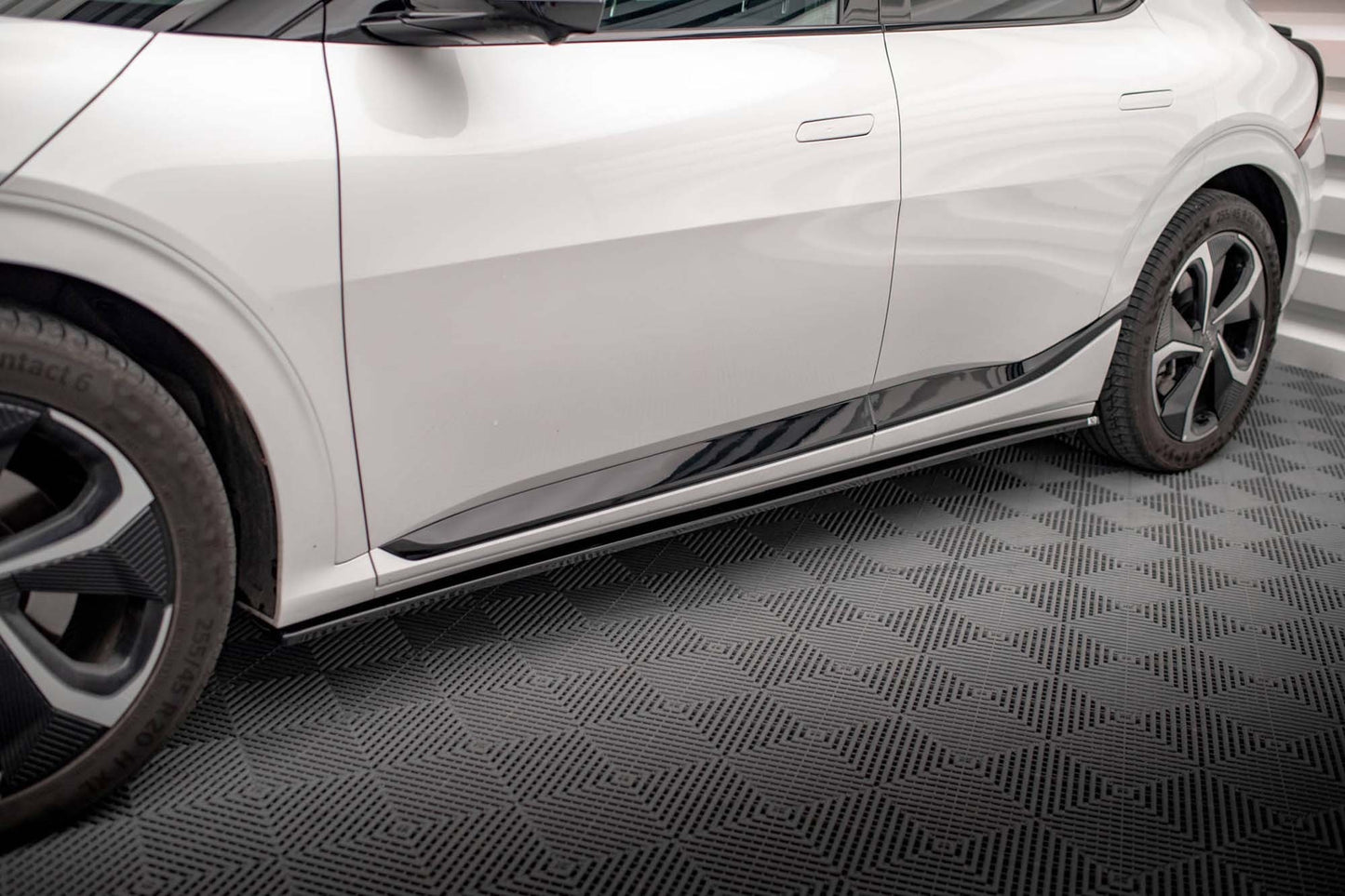 Maxton Design praguri pentru Kia EV6 GT-Line MK1 (2021+), negru lucios