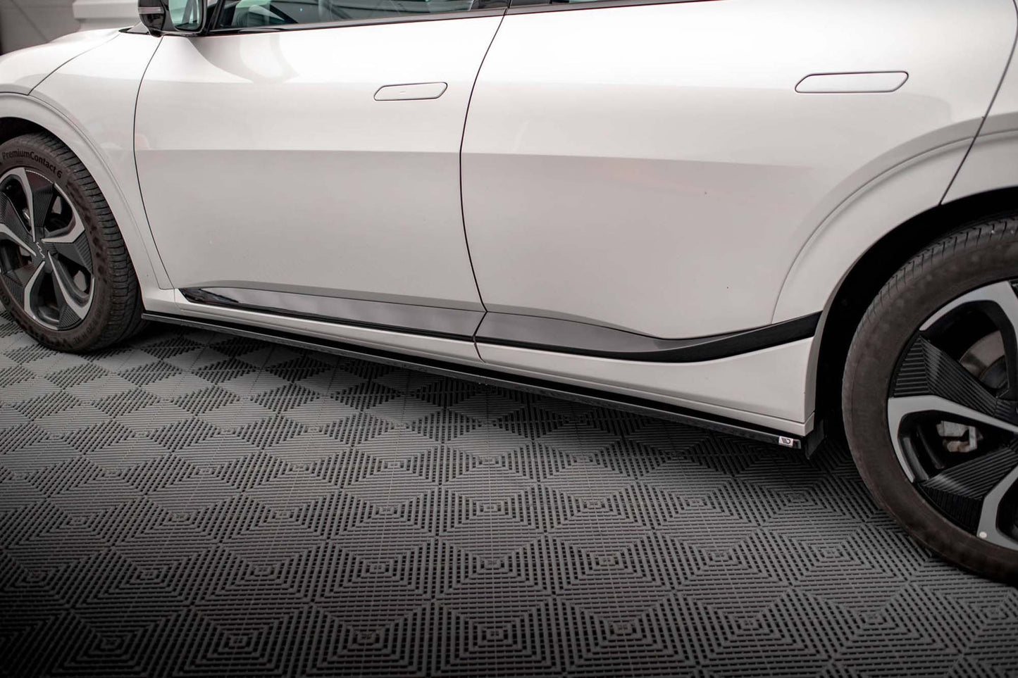 Maxton Design praguri pentru Kia EV6 GT-Line MK1 (2021+), culoare carbon