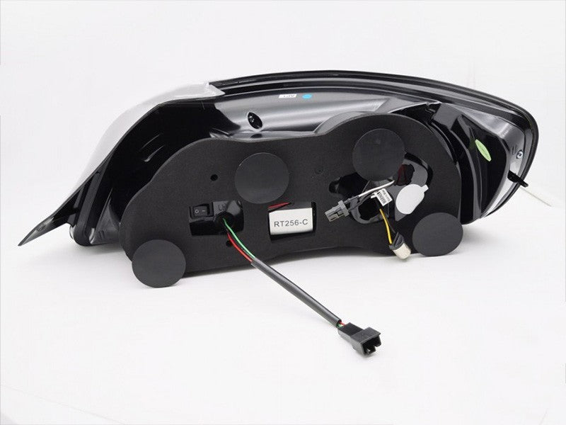 Set stopuri LED tuning pentru Honda S2000 (2000-2003) cu baza fumurie, semnalizare dinamica, stanga si dreapta