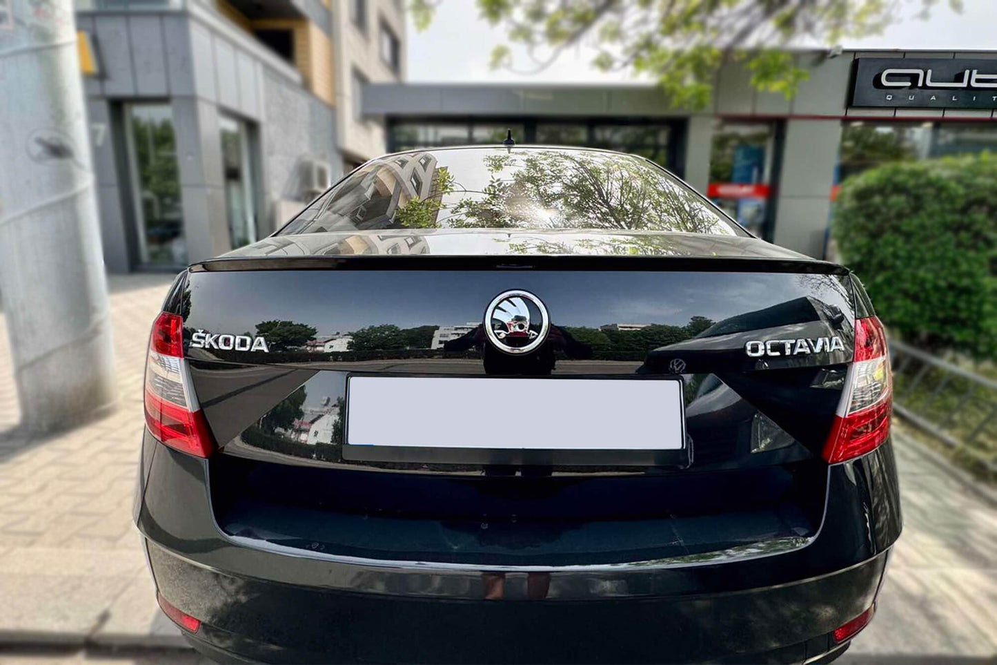 Eleron portbagaj sport pentru Skoda Octavia sedan (2012-2019), negru lăcuit