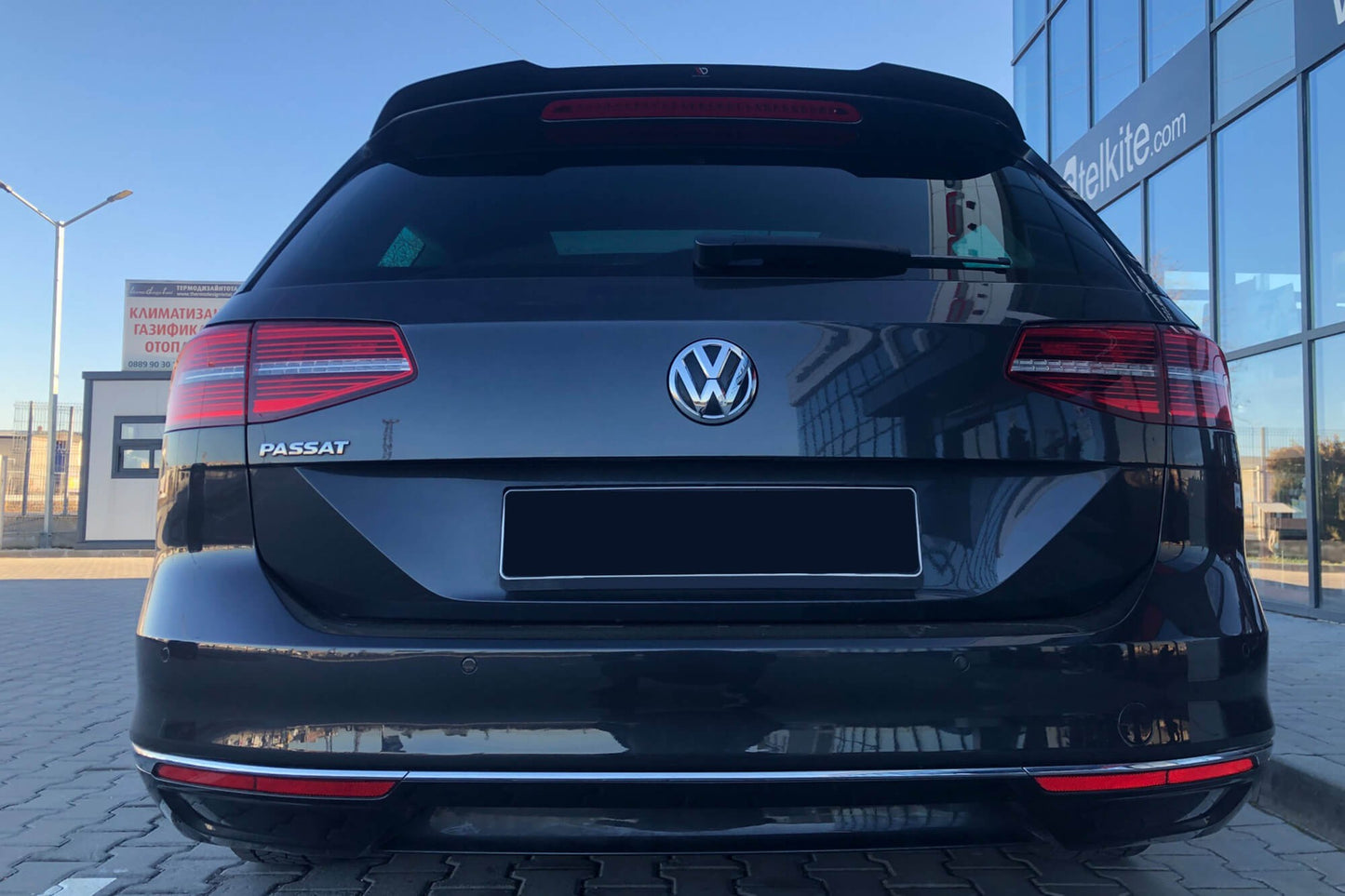 Spoiler Maxton Design pentru portbagajul VW Passat B8 station wagon (dupa 2014), lac negru