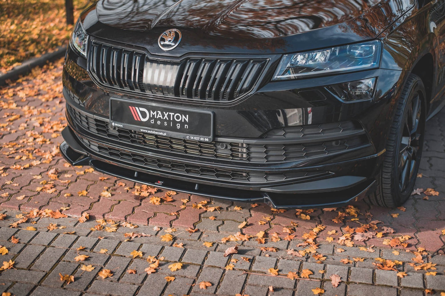 Maxton Design spoiler pentru bara fata Sportline a Skoda Karoq (dupa 2017), negru lac