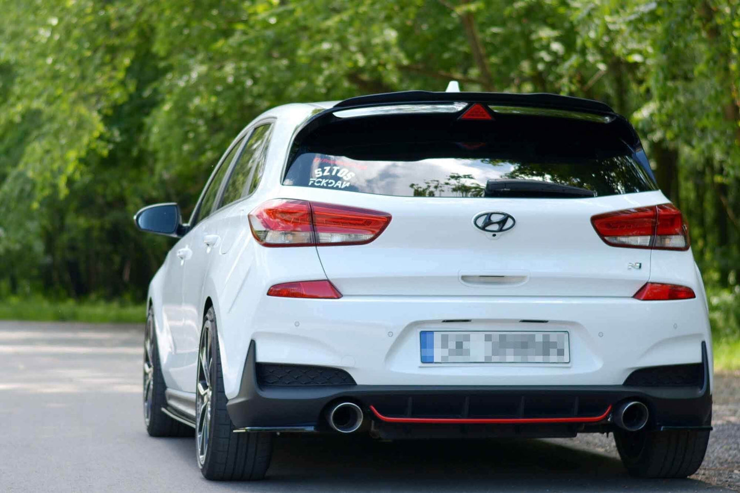 Spoiler portbagaj Maxton Design versiunea 1 pentru Hyundai i30 N hatchback (2017-), culoare carbon