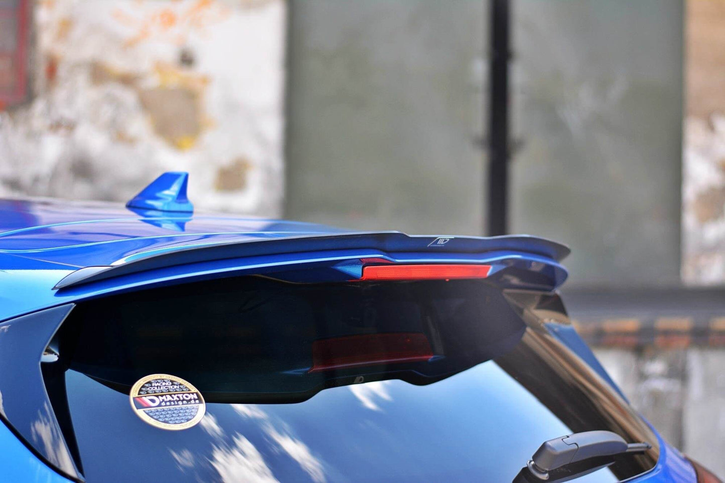 Spoiler Maxton Design versiunea 1 tip ST-Line pentru portbagajul Ford Focus hatchback (2018-), negru mat