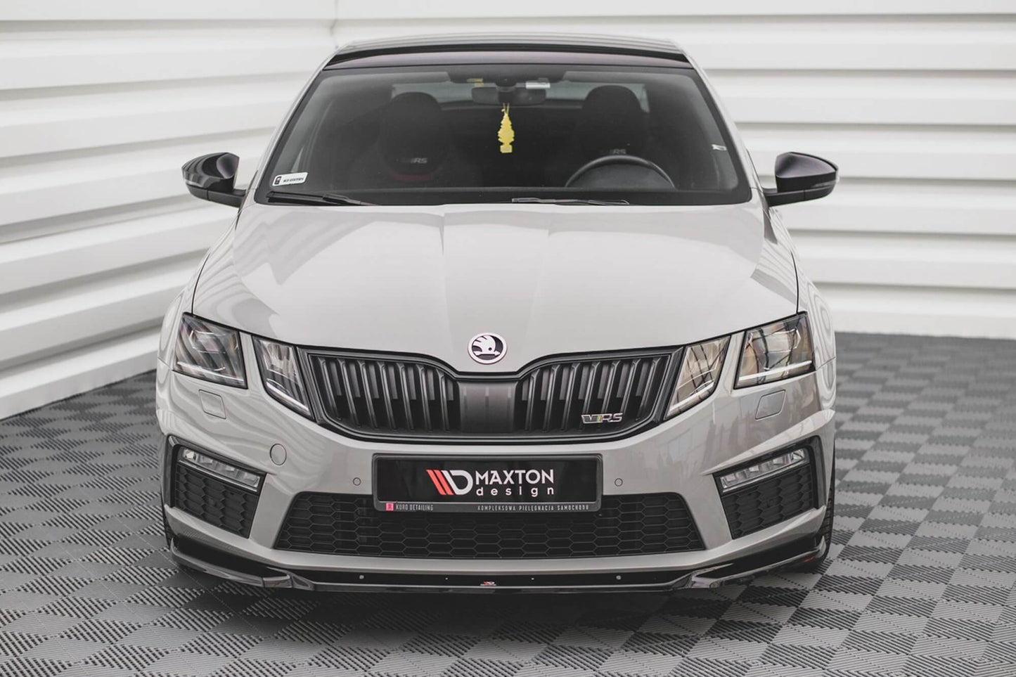 Splitter frontal Maxton Design versiunea 3 pentru bara față RS Skoda Octavia (2016‑2019), negru mat