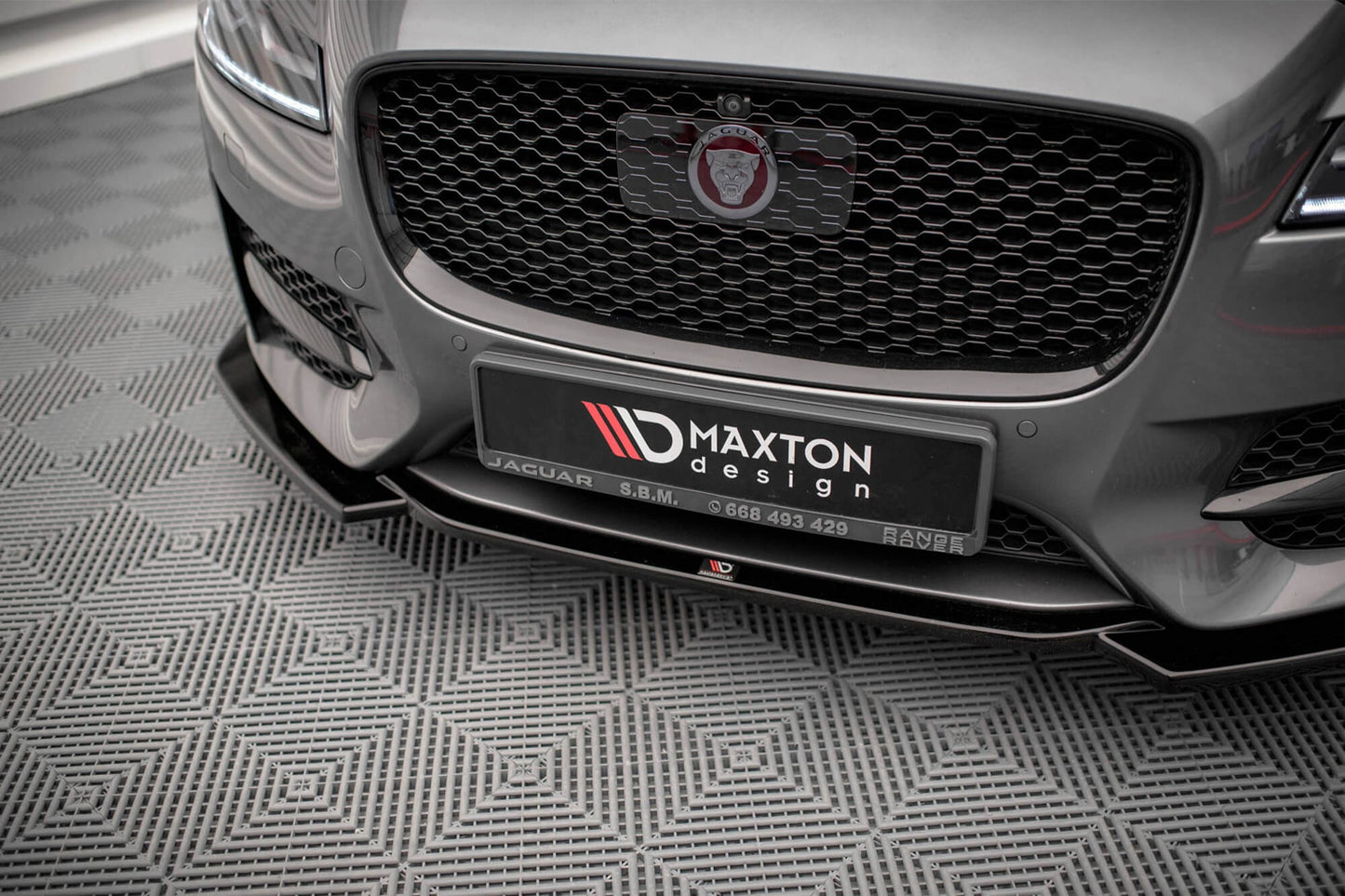 Spoiler Maxton Design versiunea 1 pentru bara fata a Jaguar XF R-Sport (2015-2020), negru mat