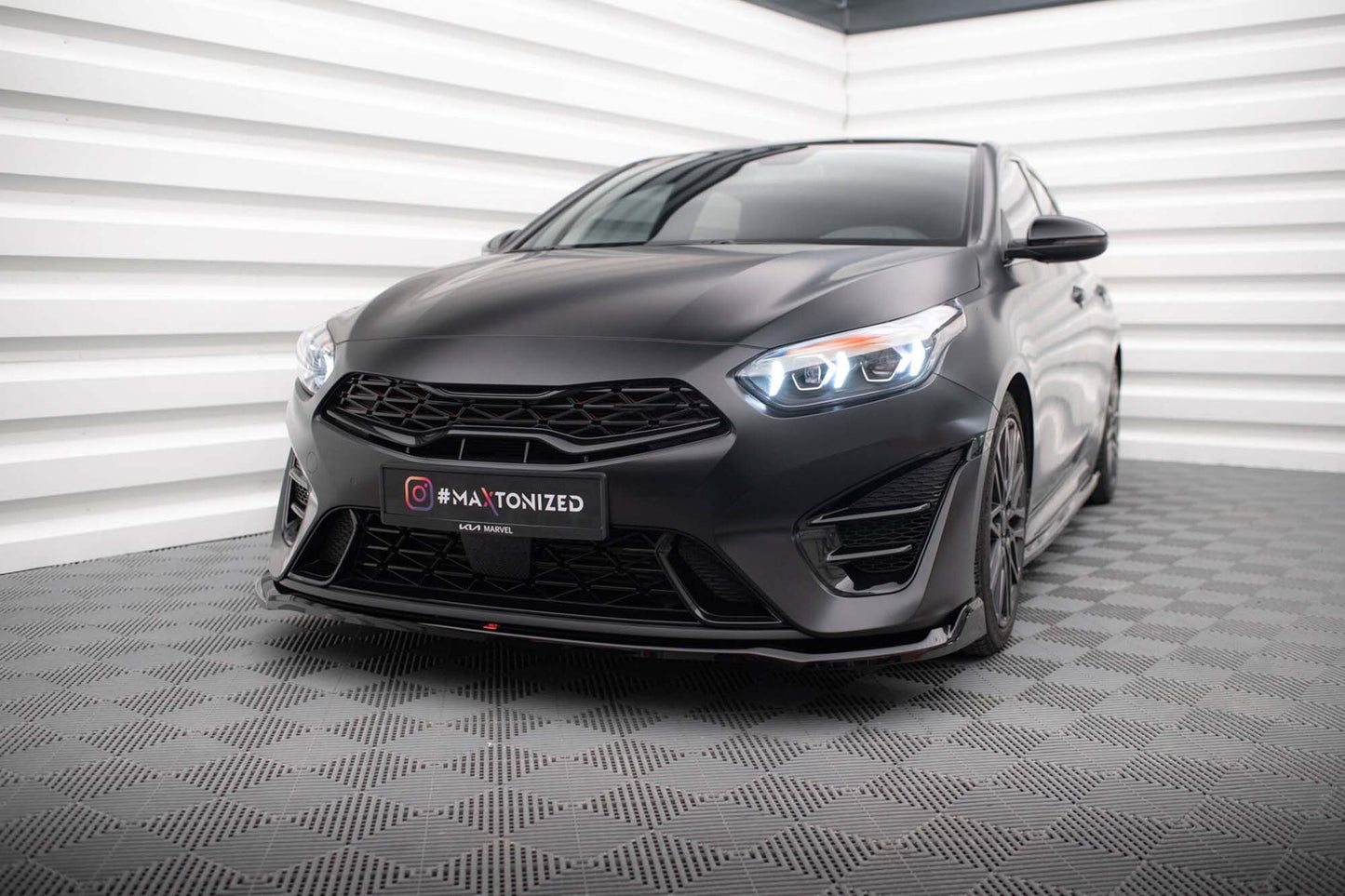 Spoiler Maxton Design versiunea 1 pentru bara fata GT a Kia Proceed, Ceed (2022+), negru lac