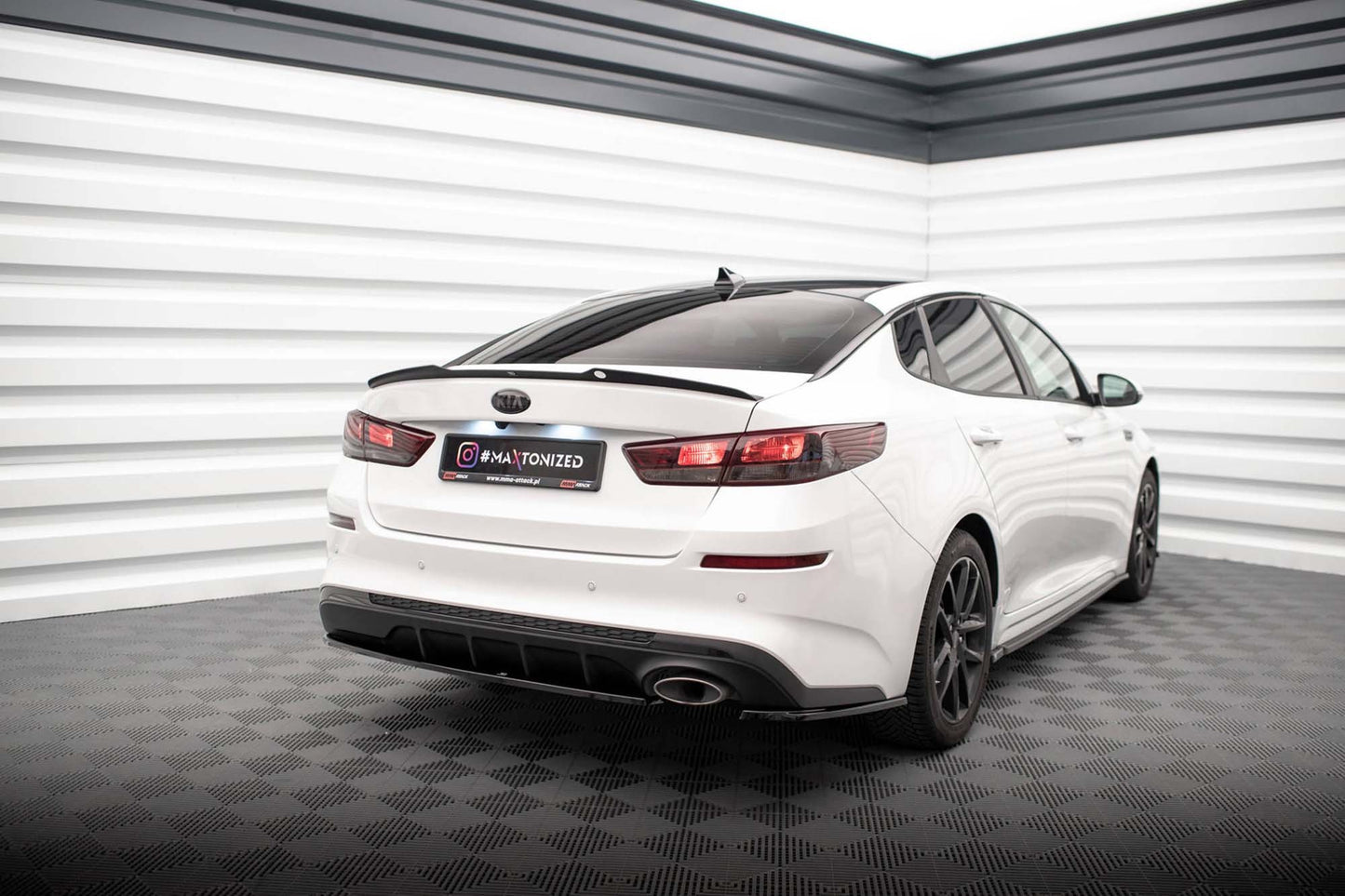 Maxton Design versiune 1 spoiler bara spate pentru Kia Optima Mk4 (2018-2020), culoare carbon