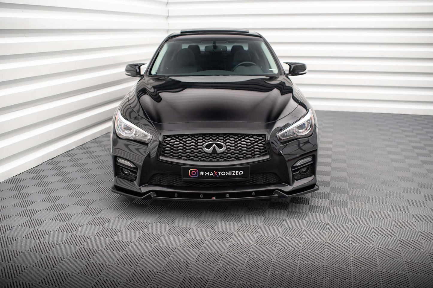 Maxton Design versiunea 2 spoiler bara fata pentru Infiniti Q50 S Mk1 (2013-2016), lac negru