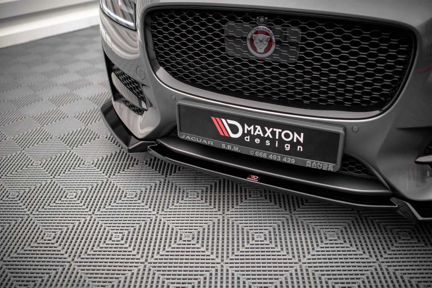 Spoiler Maxton Design versiunea 2 pentru bara fata a Jaguar XF R-Sport (2015-2020), culoare carbon