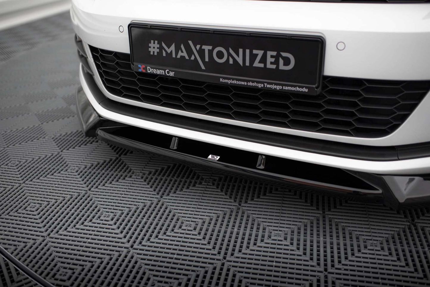 Spoiler Maxton Design versiunea 2 pentru bara fata Volkswagen Scirocco 2014-2017, lac negru