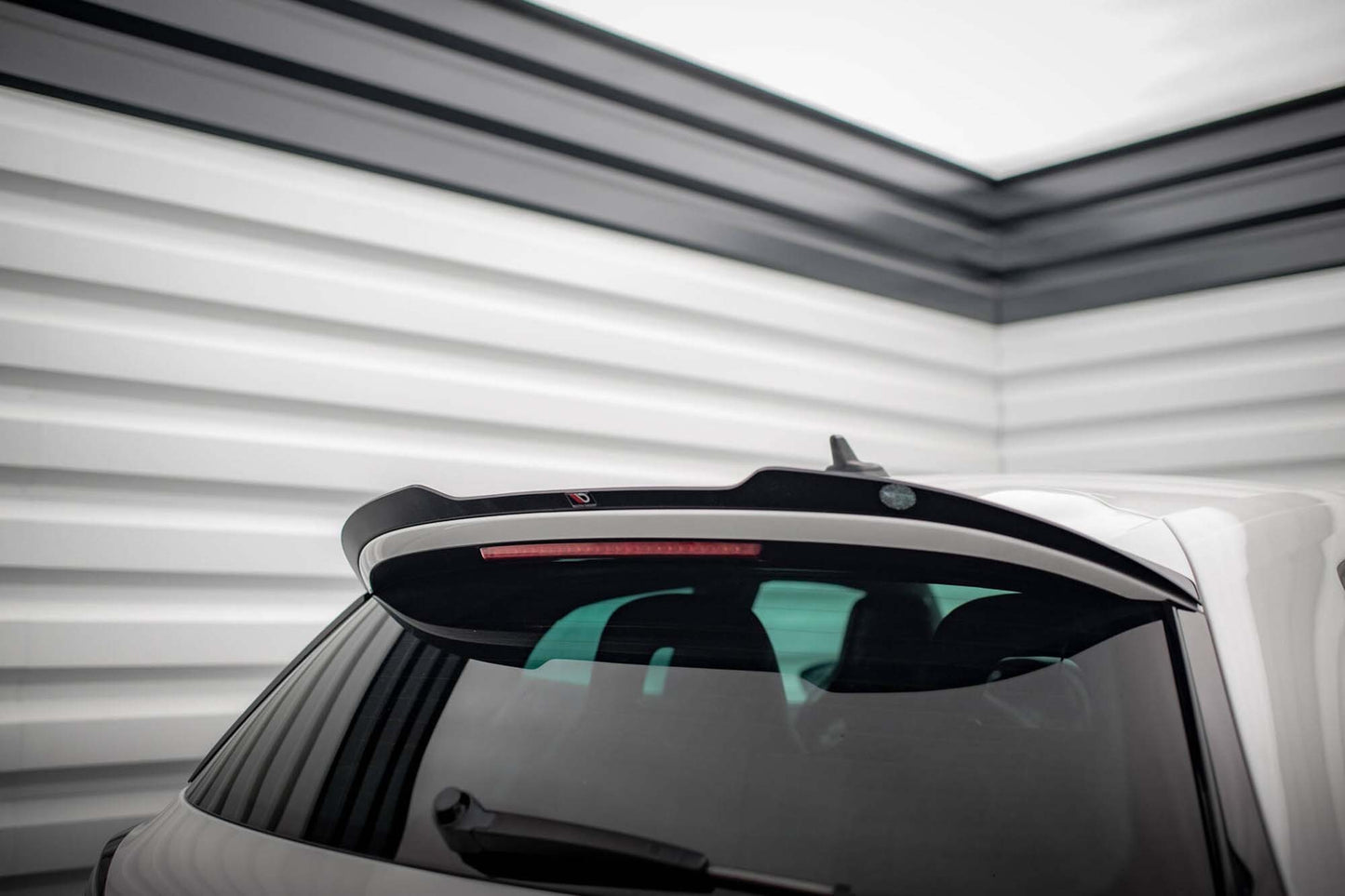 Spoiler plafon Maxton Design versiunea 2 pentru Volkswagen Scirocco R (2008-2014), lac negru