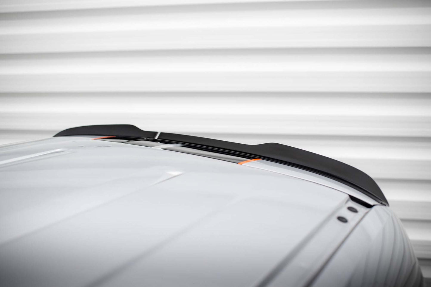 Maxton Design spoiler plafon pentru Ford Transit Courier (2014-2017), negru lucios