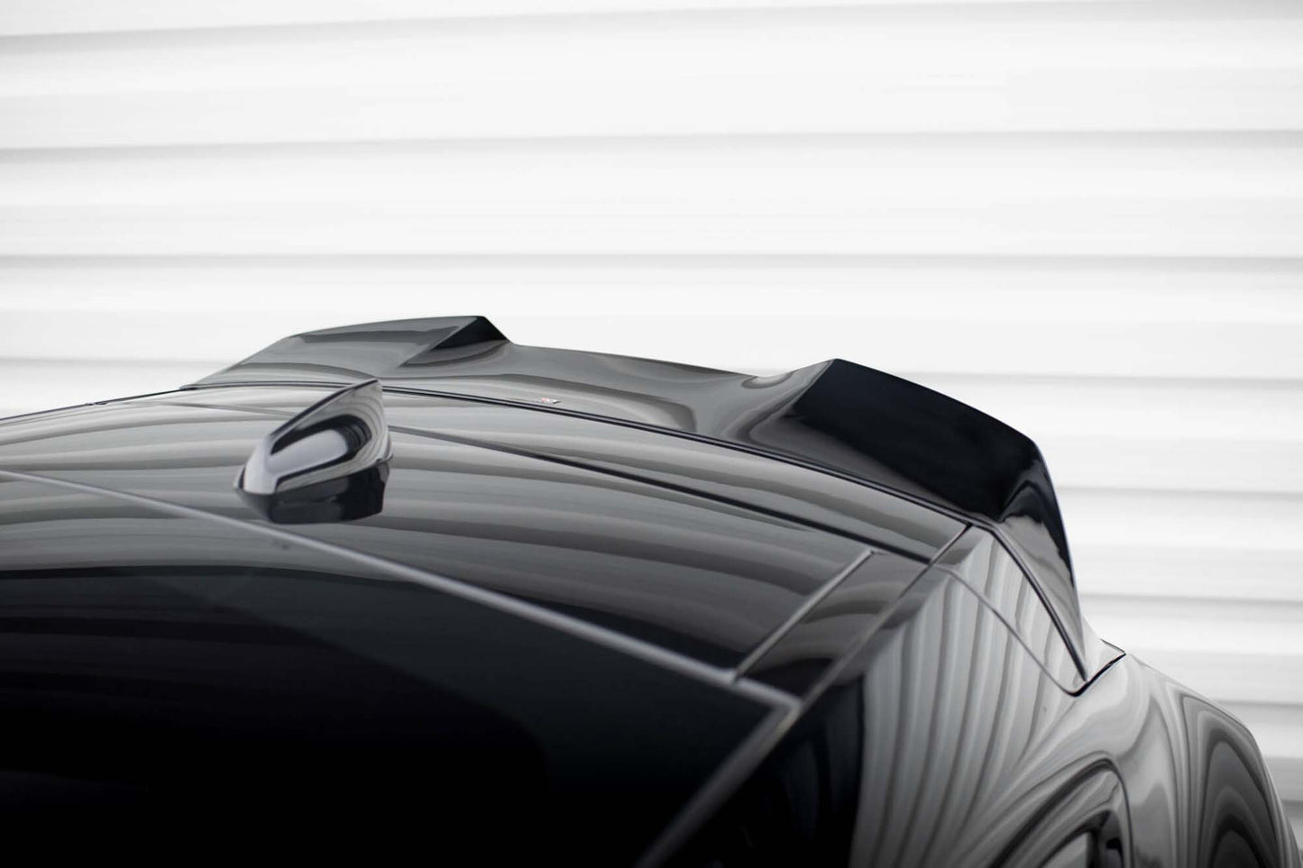 Maxton Design spoiler plafon pentru Jaguar E-Pace R-Dynamic (2017-2020), lac negru