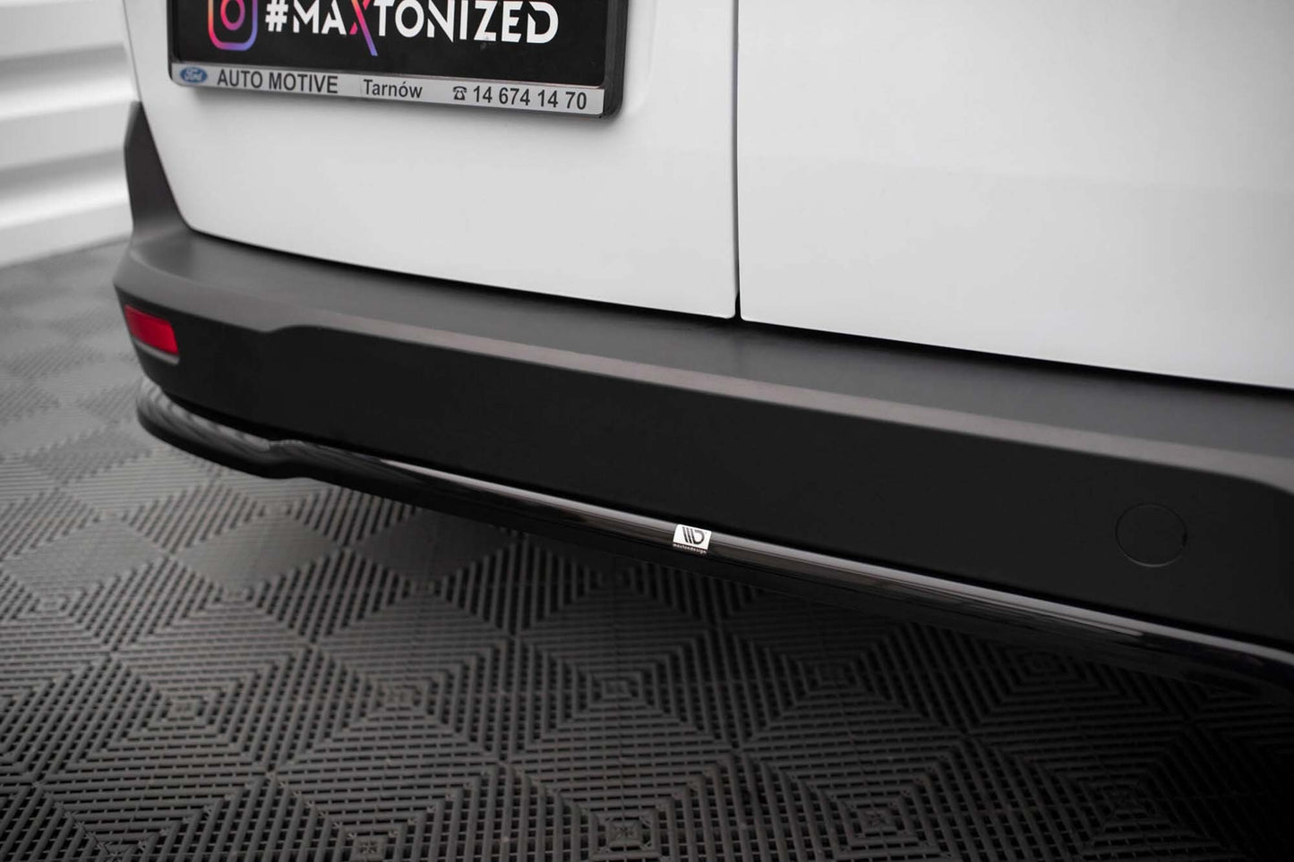 Maxton Design spoiler pentru bara spate Ford Transit Connect (2017-2023), negru lucios
