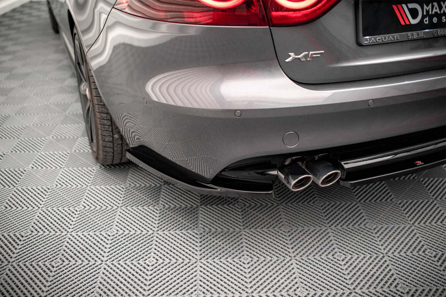 Eleron spate Maxton Design pentru Jaguar XF R-Sport (2015-2020), negru lacuit