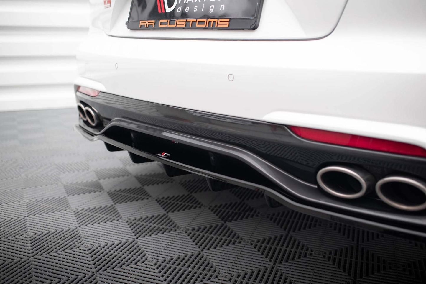 Maxton Design spoiler bara spate pentru Kia Stinger (2017-2023), lac negru