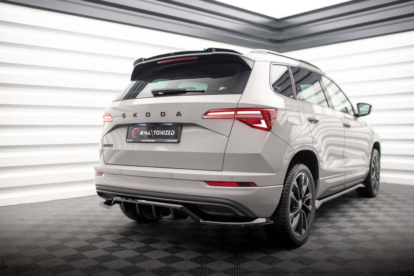 Prelungire bară spate Maxton Design pentru Skoda Karoq Sportline Mk1 (2021-), culoare carbon