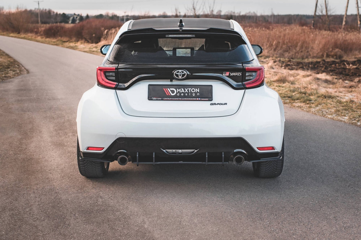 Extensii laterale tip Racing Maxton Design pentru bara spate GR a Toyota Yaris (dupa 2020), negru mat/lucios