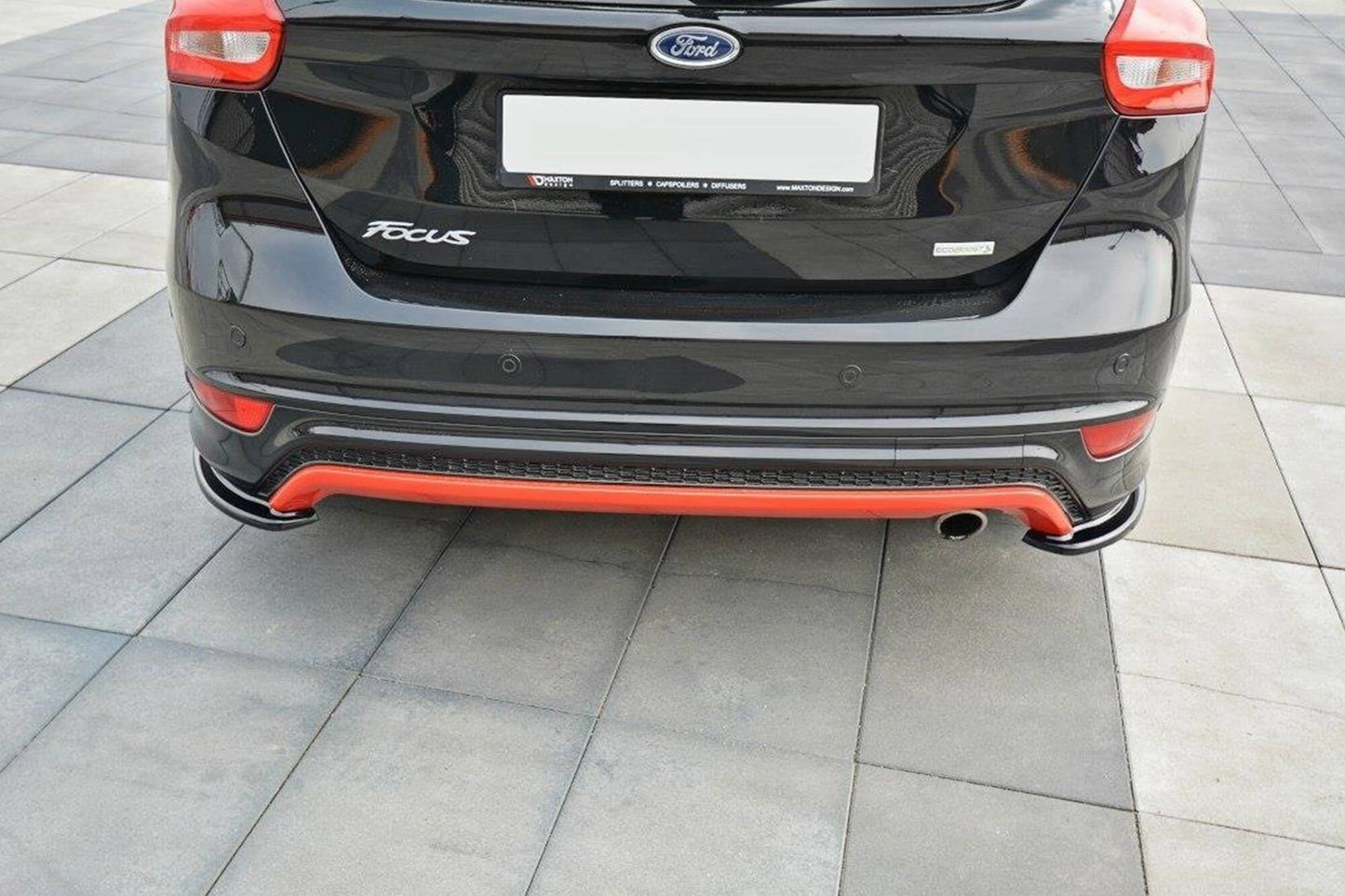 Insertii laterale Maxton Design pentru bara spate ST-Line a Ford Focus (2015-2018), negru lucios